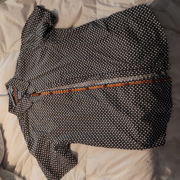 Button down shirt with tiny skulls, Medium - Picture 1 of 3